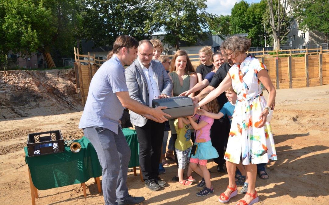 Feierliche Grundsteinlegung für den Schulerweiterungsbau