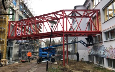 Die Brücke wird aufgebaut